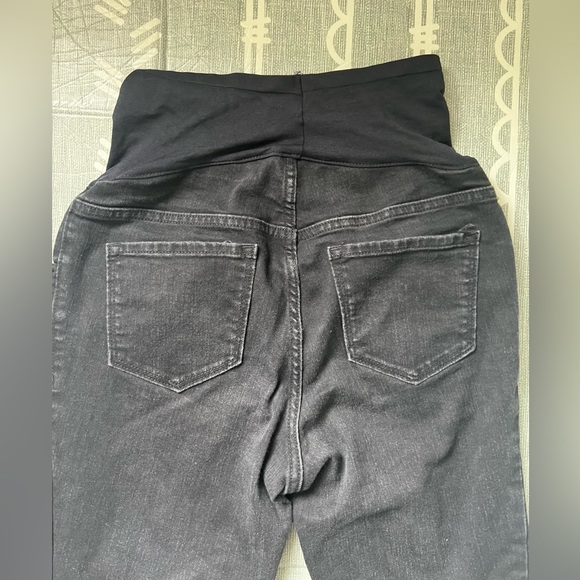 Old Navy Women’s maternity jeans, size 8 long - Picture 4 of 5